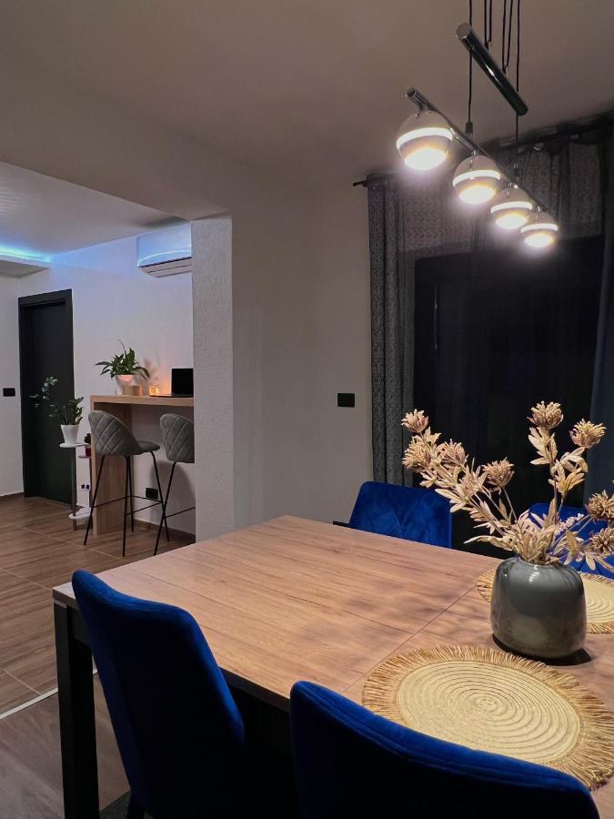 Betty Apartments Borik - Whole Ground Floor Ровин Екстериор снимка