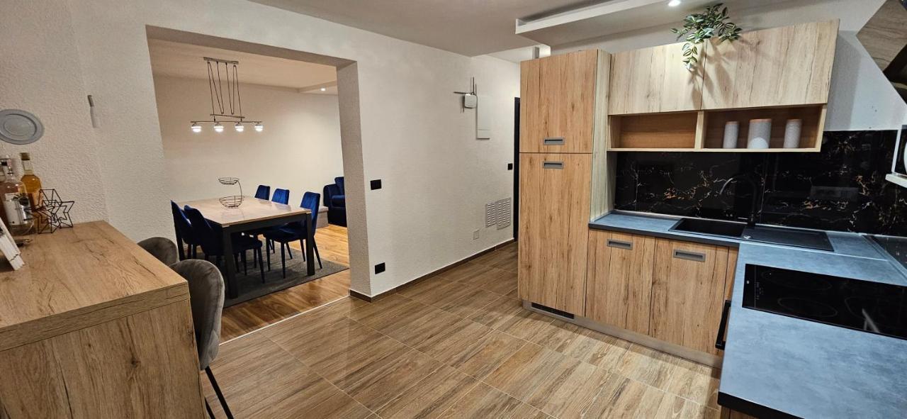 Betty Apartments Borik - Whole Ground Floor Ровин Екстериор снимка