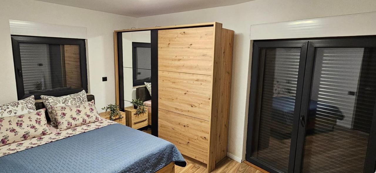 Betty Apartments Borik - Whole Ground Floor Ровин Екстериор снимка