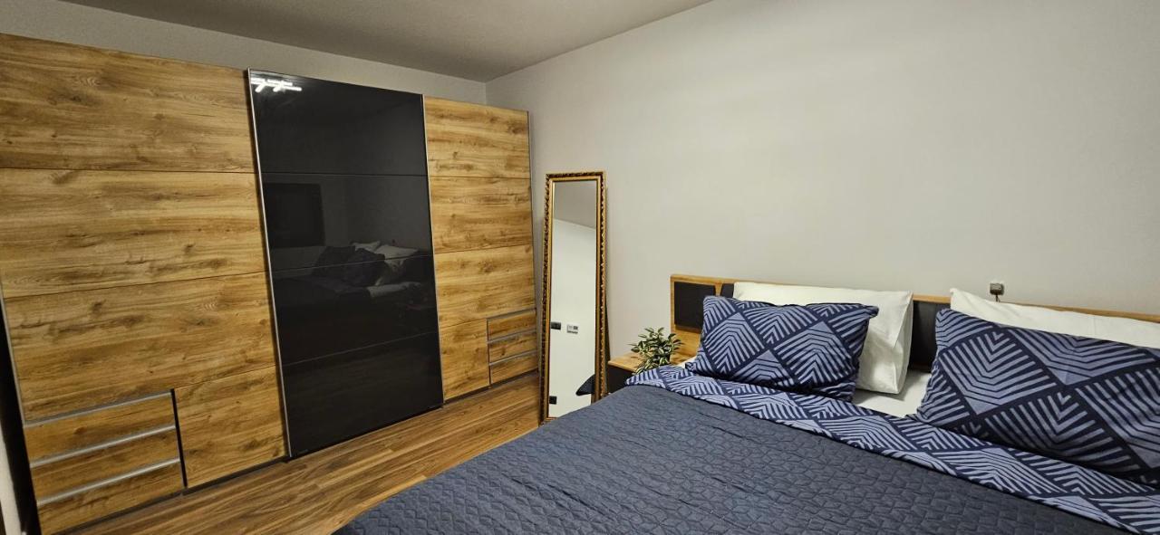 Betty Apartments Borik - Whole Ground Floor Ровин Екстериор снимка