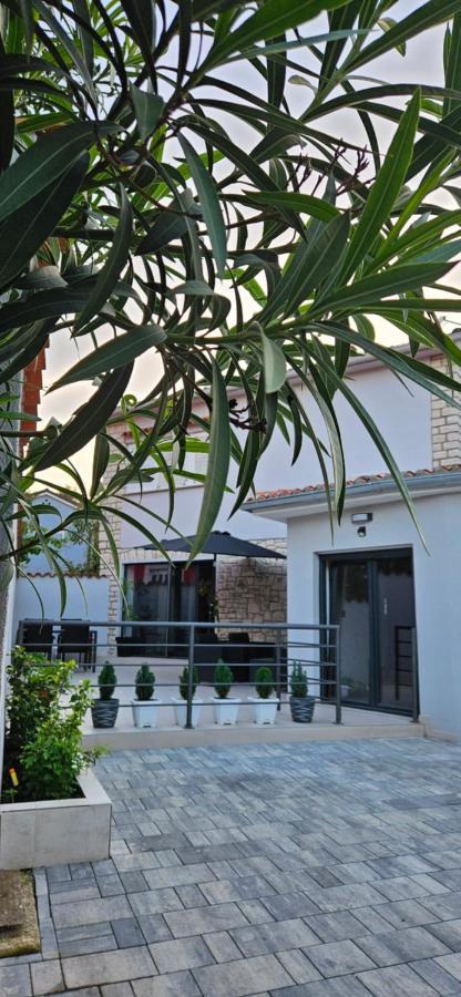 Betty Apartments Borik - Whole Ground Floor Ровин Екстериор снимка