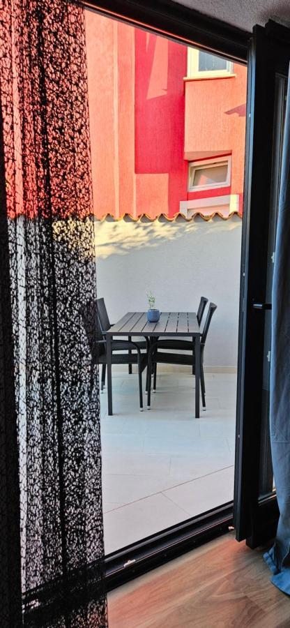 Betty Apartments Borik - Whole Ground Floor Ровин Екстериор снимка