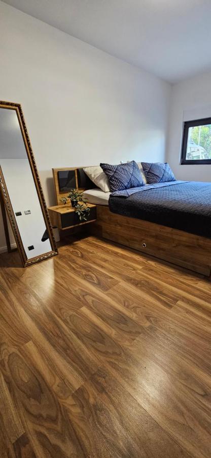Betty Apartments Borik - Whole Ground Floor Ровин Екстериор снимка