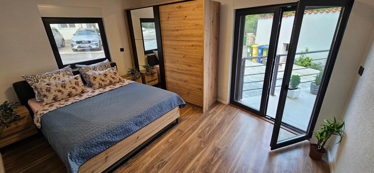 Betty Apartments Borik - Whole Ground Floor Ровин Екстериор снимка
