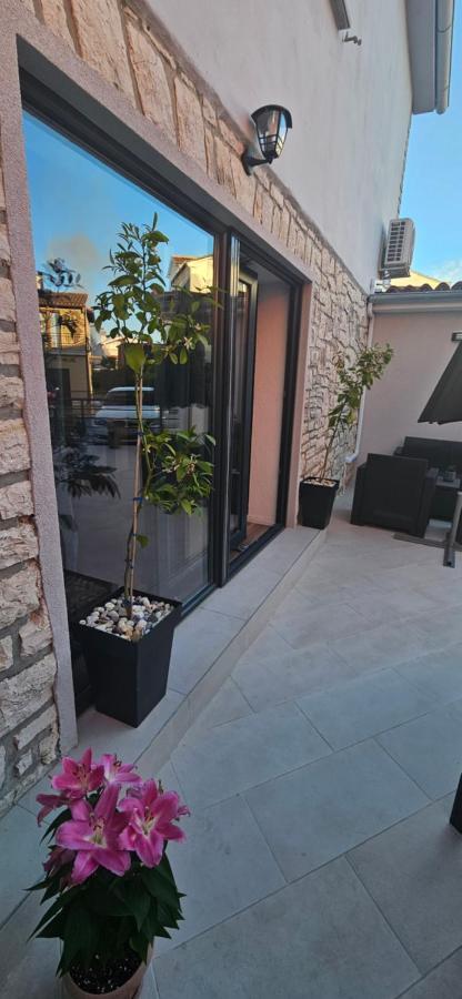 Betty Apartments Borik - Whole Ground Floor Ровин Екстериор снимка